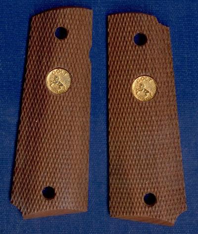  SERIES 70 COLT CHECKERED WALNUT GRIPS